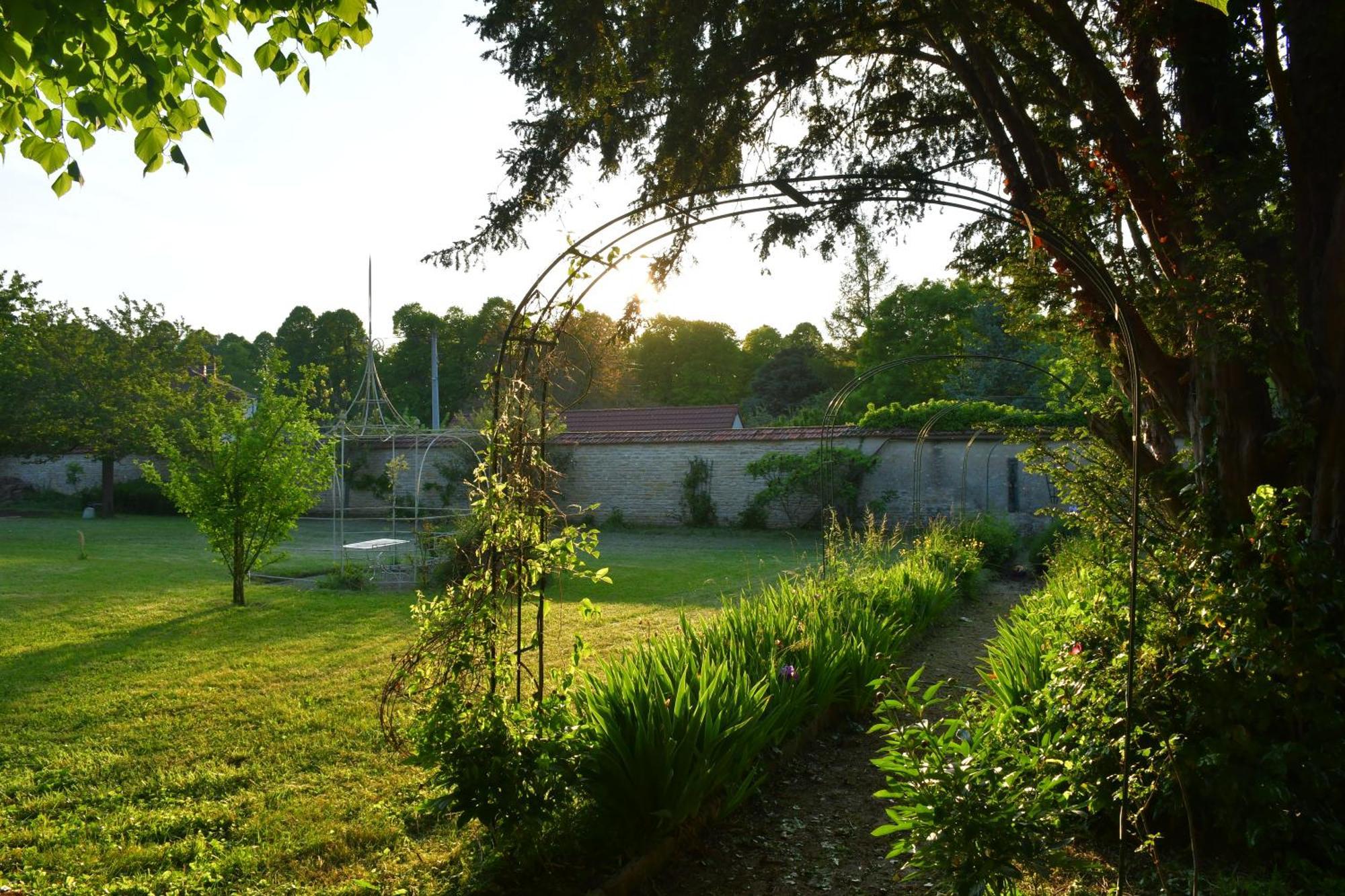 Le Val Clos, Dans Maison De Maitre 19e * Tanlay